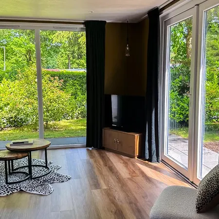 Leo L Tiny House L Panterprint, Buitenbad, Airco, Speeltuin, Bostuin Campsite *