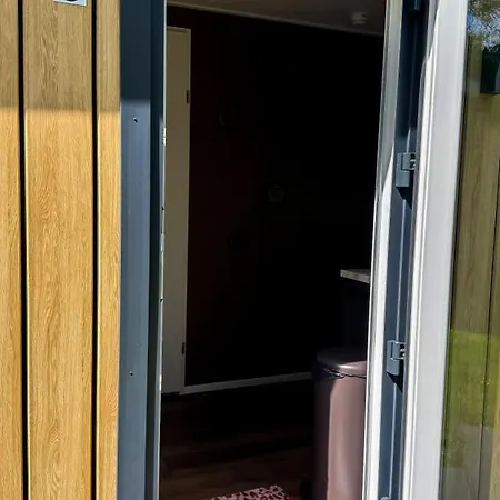 Leo L Tiny House L Panterprint, Buitenbad, Airco, Speeltuin, Bostuin Campsite Epe